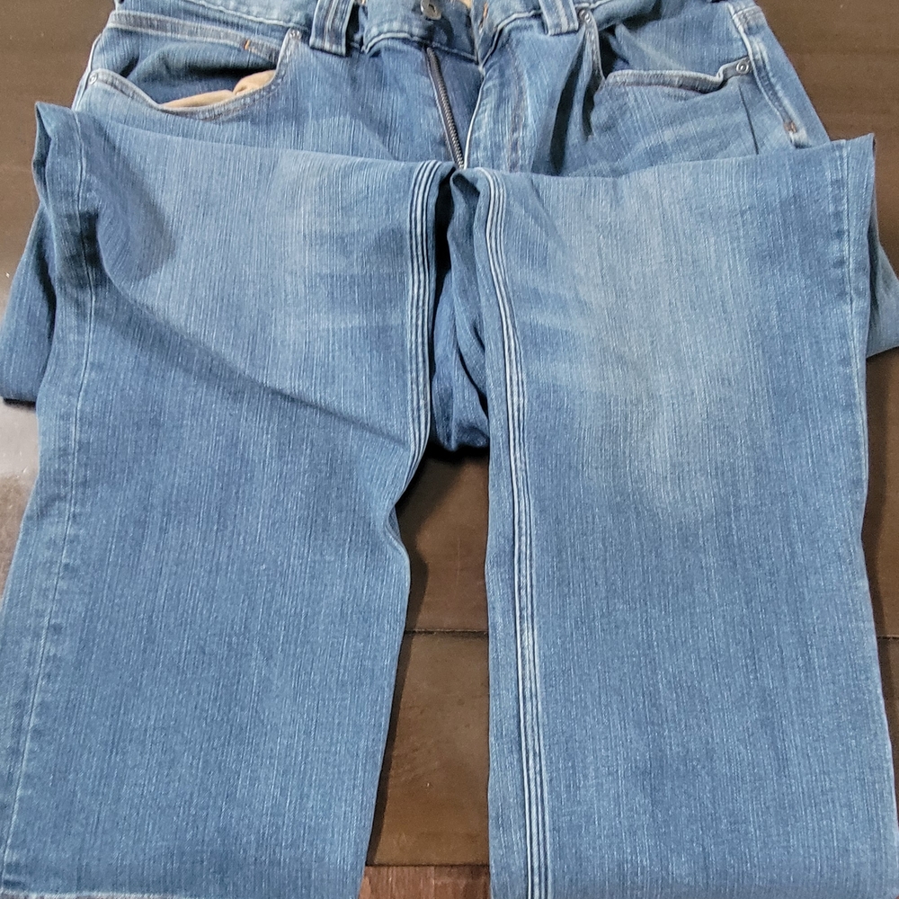 Duluth Trading Co Relaxed Fit Blue Jeans